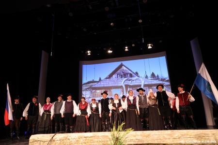 Ples in glasba izpod kamniških planin v izvedbi Folklorne skupine Kamnik in njihovih prijateljev  (98)